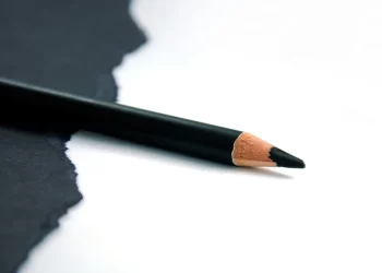 Pencil natural black eye Kajal.